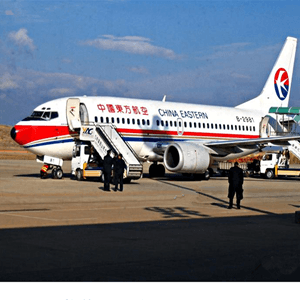 西双版纳空运航空快运业稳步发展的原因是什么？